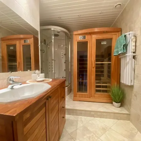 Maison Charentaise Renovee, 5min Plages, 10 Pers, Wi-fi, Bbq, Parking, Linge Inclus - Fr-1-71-103 * Royan
